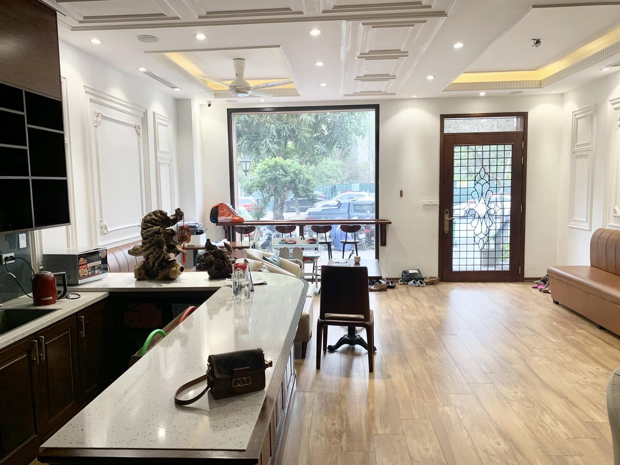 Bán liền kề Vinhomes Green Bay, 5 tầng thang máy, có hầm, hoàn thiện đẹp