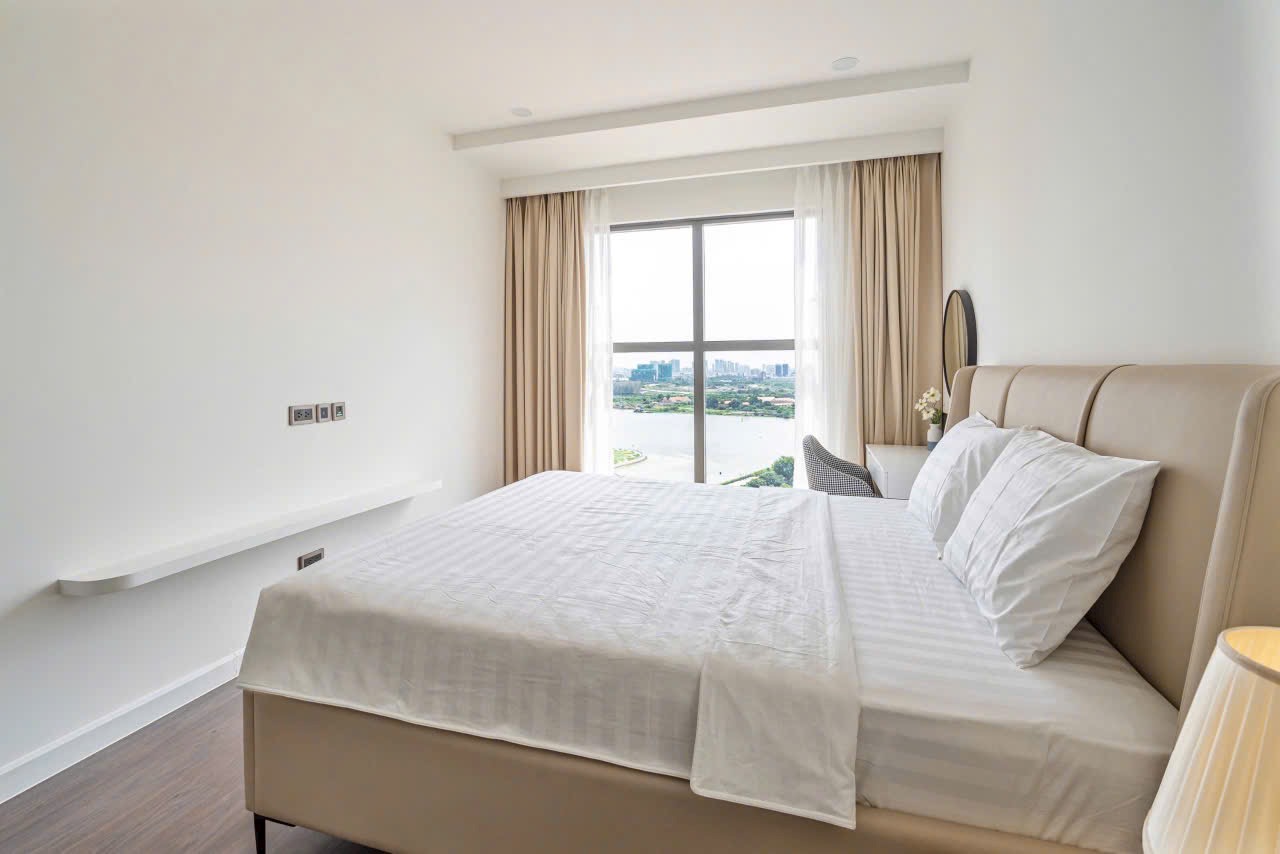 Cho thuê liền căn 2 phòng ngủ, 2wc Saigon Royal full nội thất bến Vân Đồn, Quận 4