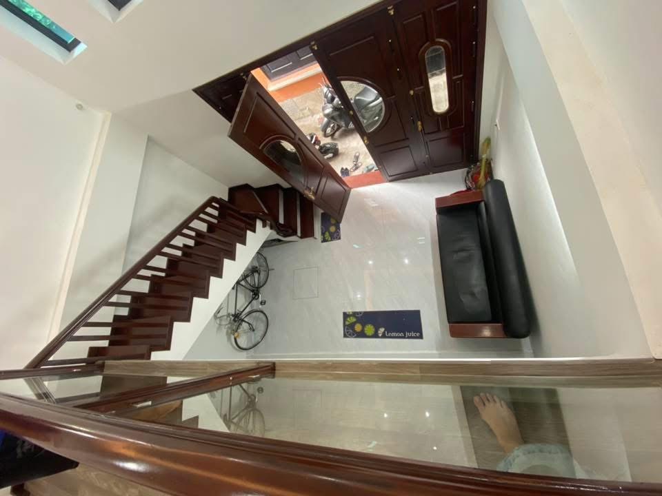 Nhà đẹp vuông vắn Việt Hưng - dân xây chắc chắn - 39m2 - giá 5,8 tỷ mới tinh full nội thất cơ bản