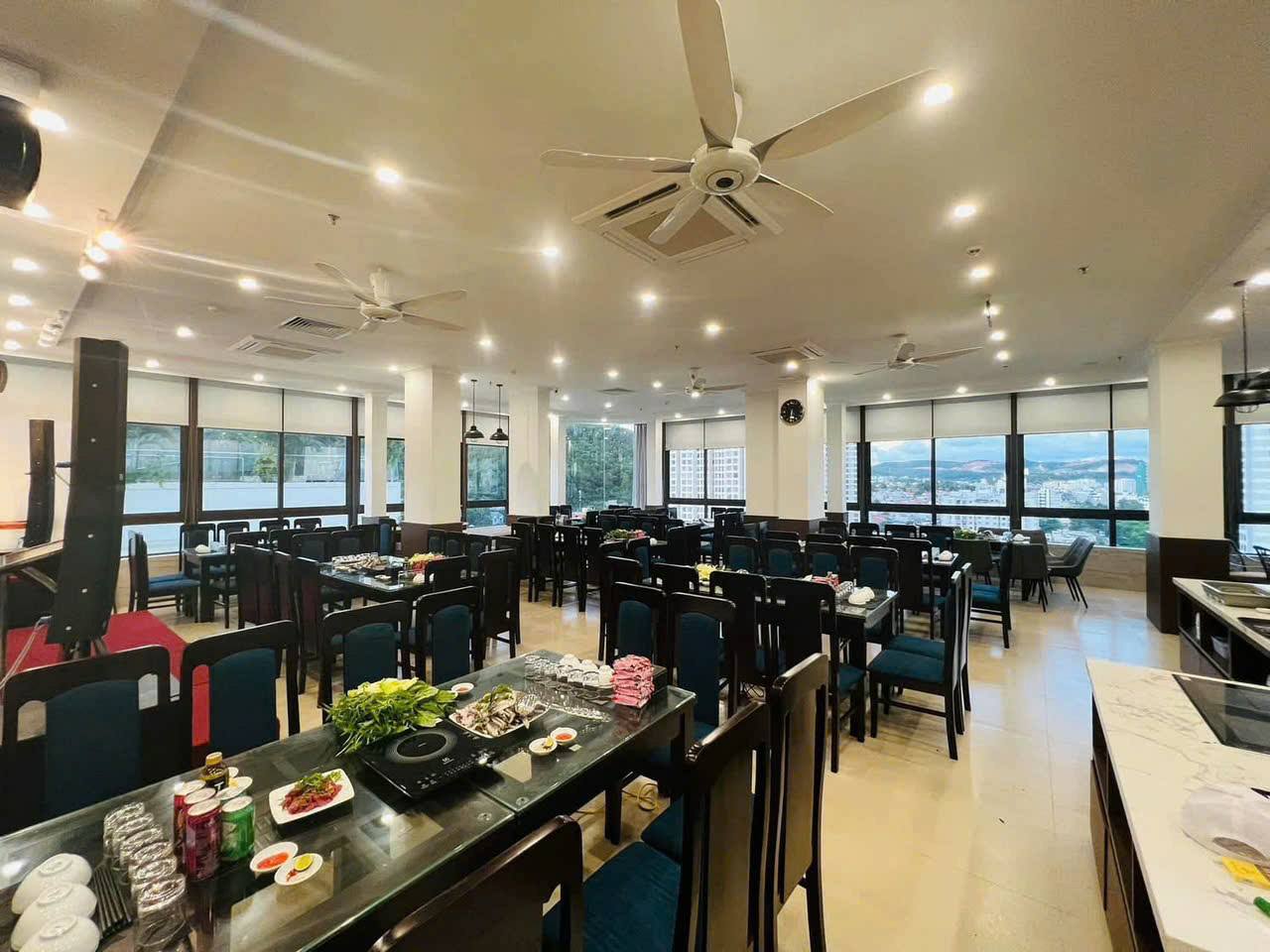 Khách sạn Hạ Long 12 tầng lô góc, viên kim cương giữa lòng Hạ Long, bể bơi vô cực