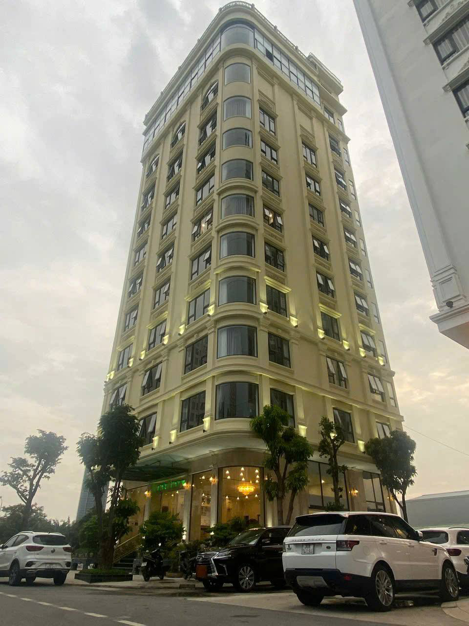 Khách sạn Hạ Long 12 tầng lô góc, viên kim cương giữa lòng Hạ Long, bể bơi vô cực