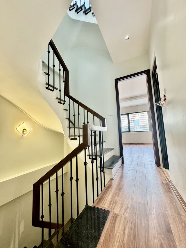 Siêu phẩm Minh Khai 43m2 - 3 mặt thoáng - 5 tầng - 6 ngủ - ô chờ thang máy - ở luôn - chỉ 8,5 tỷ