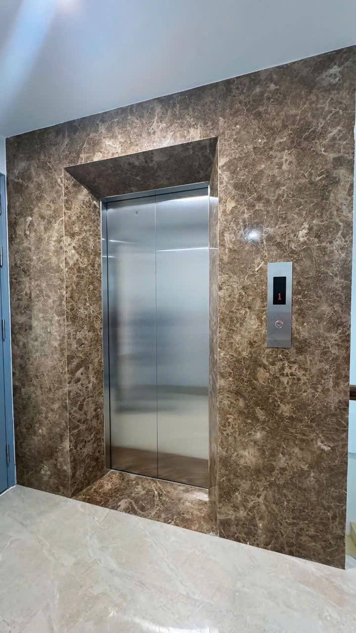 Siêu hiếm Trần Khát Chân, ngõ thông, thang máy, 4 nổi, 1 hầm, diện tích 68m2, giá 12,8 tỷ