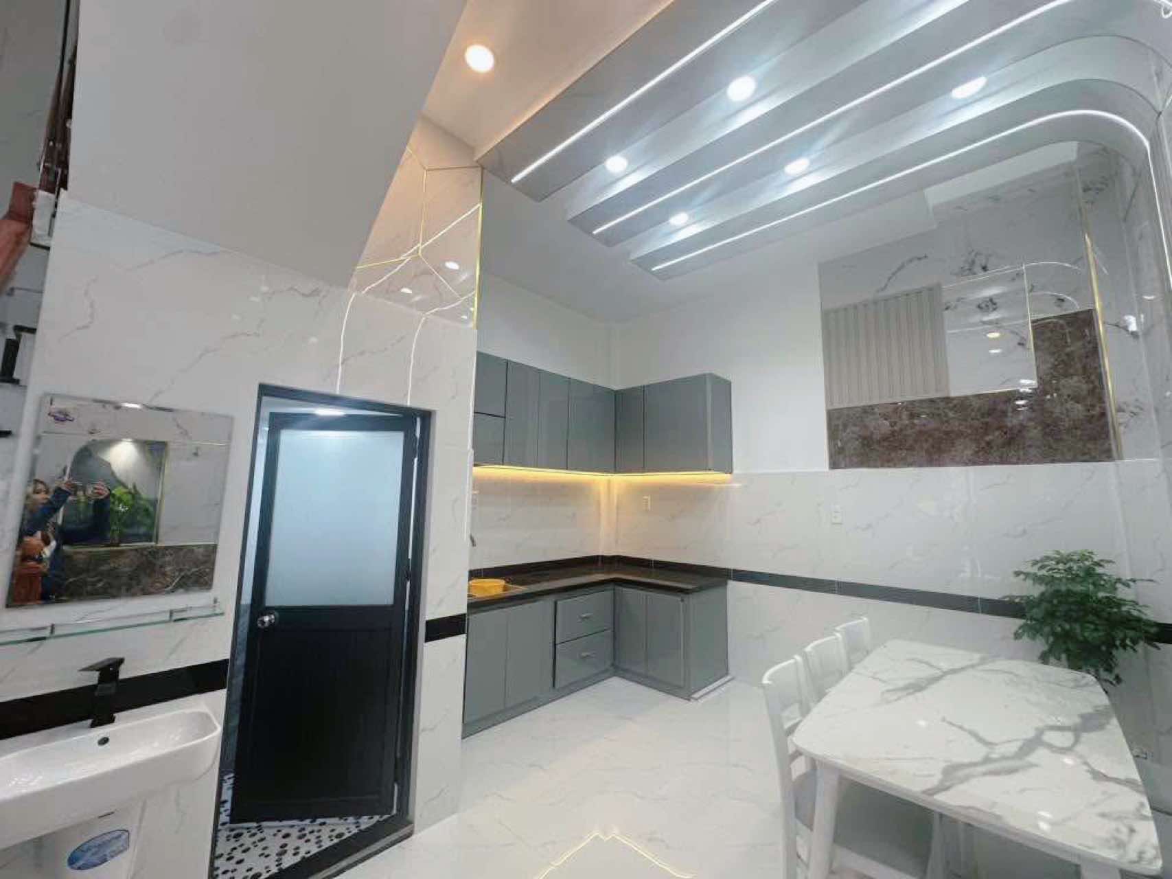 Nhà mới full nội thất diện tích 38m2, 3 tầng, hẻm xe hơi thông sát mặt tền Tân Chánh Hiệp 3, giá bán 5,05 tỷ