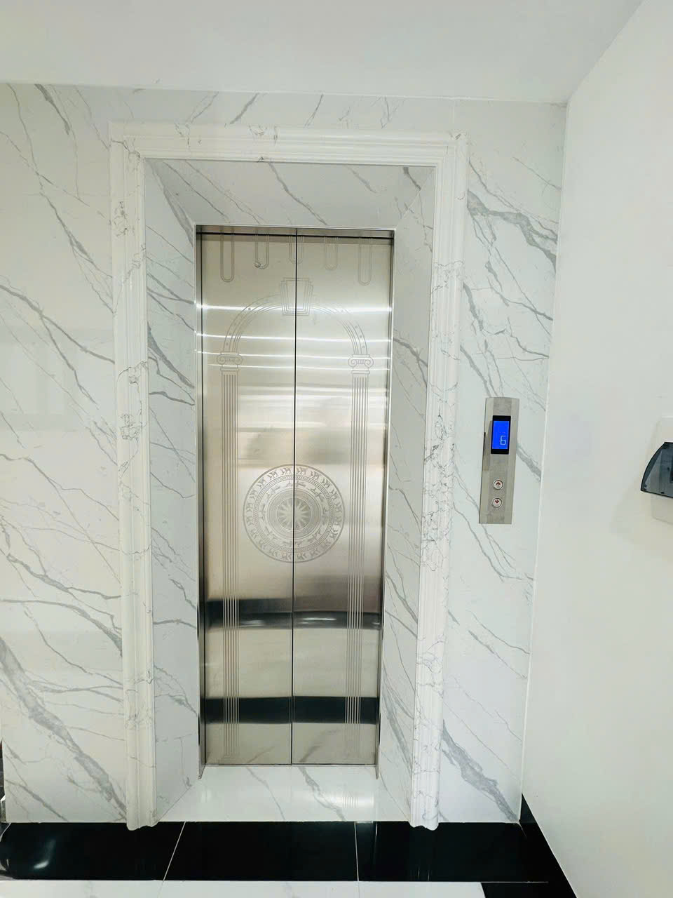 Bán nhà khu phân lô Đền Lừ, ngõ thông, 6 tầng, thang máy, kinh doanh, ô tô vào, giá 17,8 tỷ