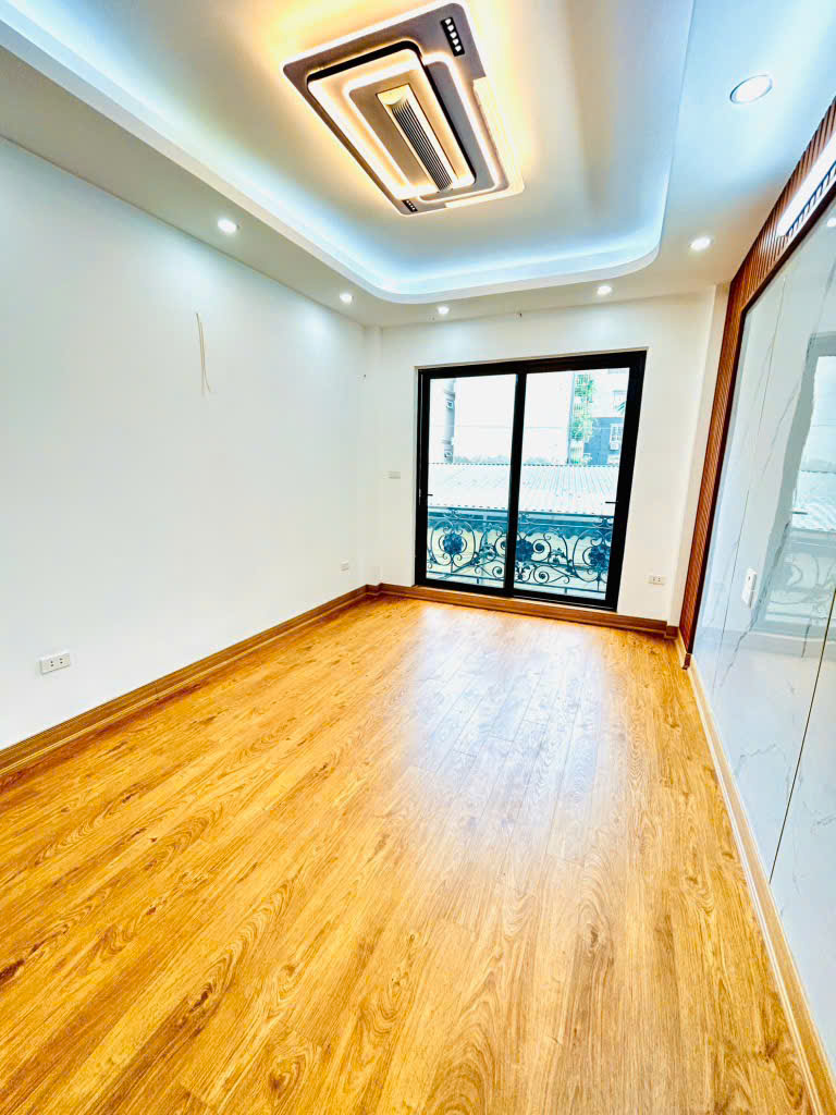 Bán nhà khu Thịnh Liệt, ở luôn, ngõ thông, ô tô lý thuyết, diện tích 42m2, giá 8,2 tỷ