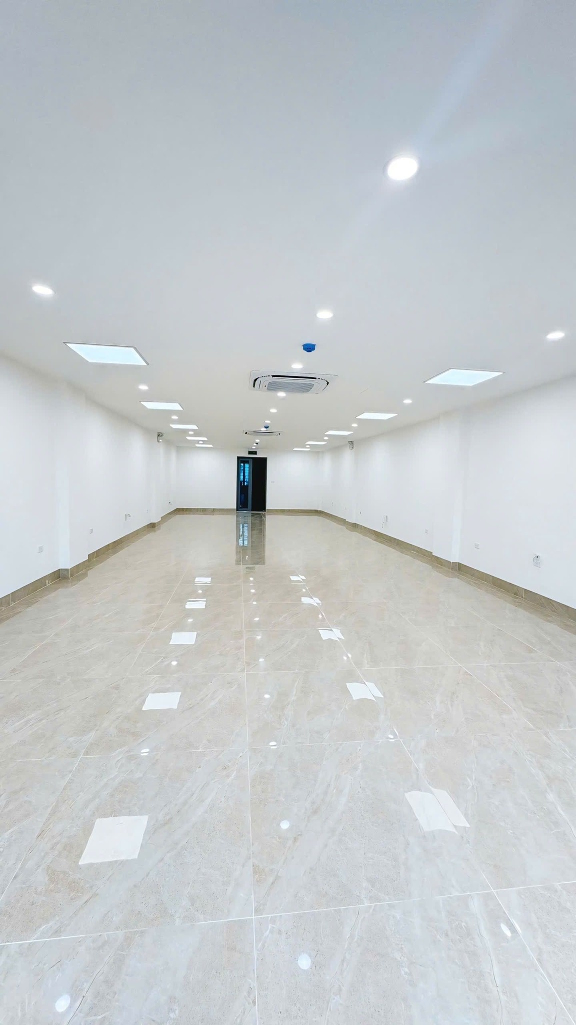 Nhà mặt phố tô Vĩnh Diện, Thanh Xuân, 8 tầng thang máy mới đẹp cho thuê 120 triệu