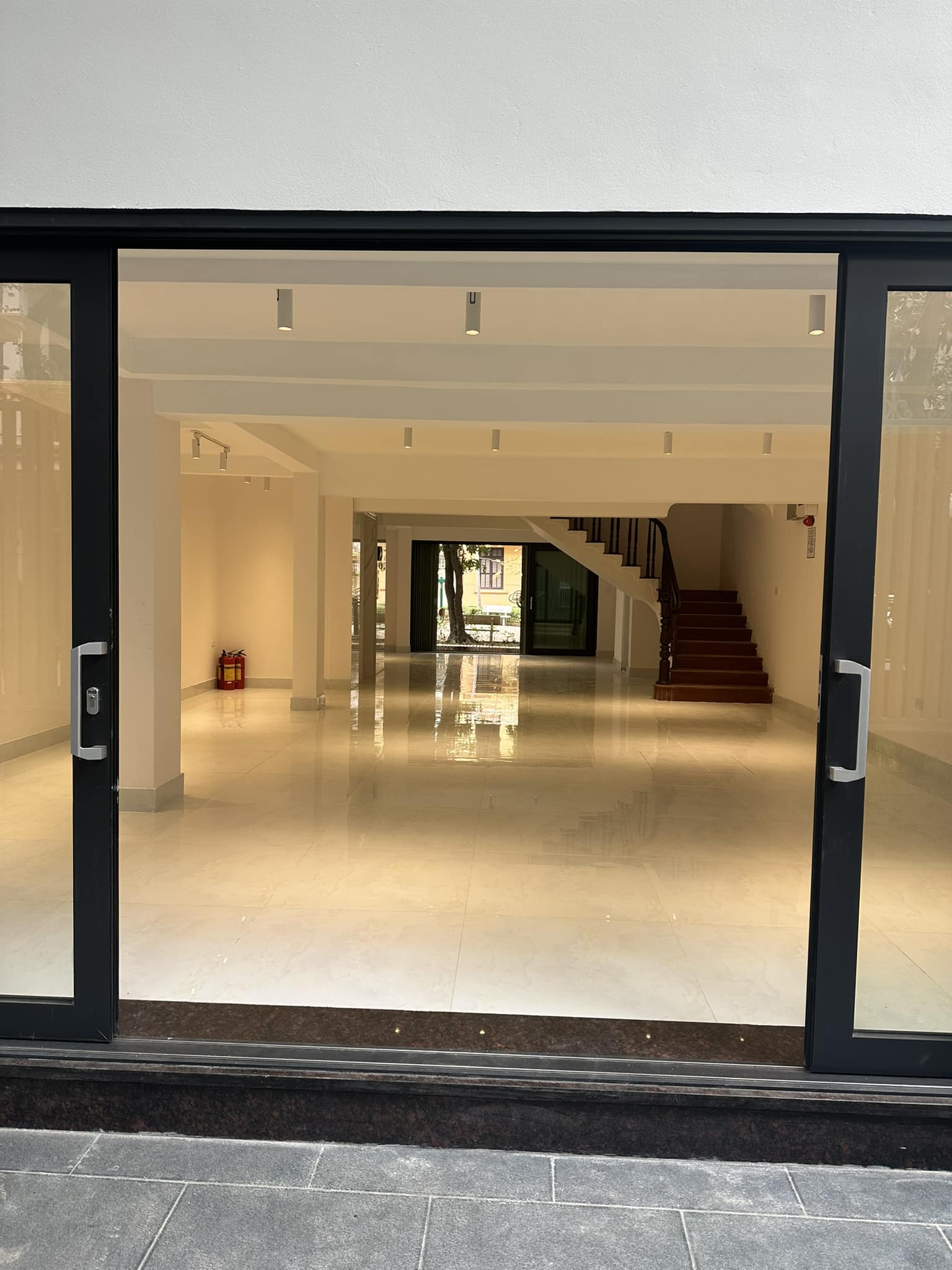 Bán nhà khu đô thị Trung Hoà Nhân Chính – 6 tầng thang máy, 2 mặt thoáng trước sau