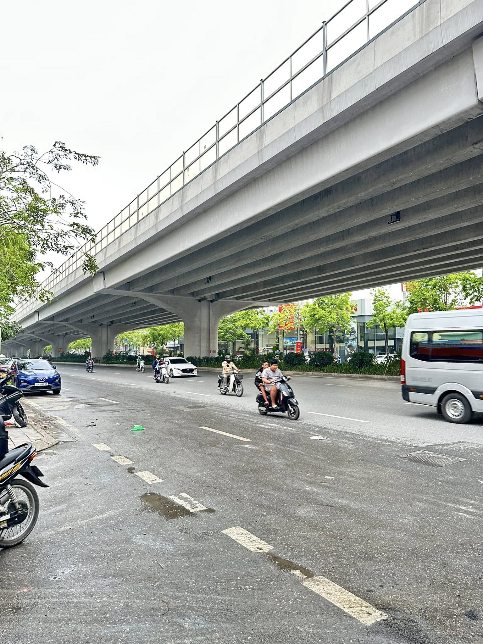 Bán đất mặt phố Phạm Văn Đồng giá đầu tư, 2 mặt tiền, bao thuế phí sang tên