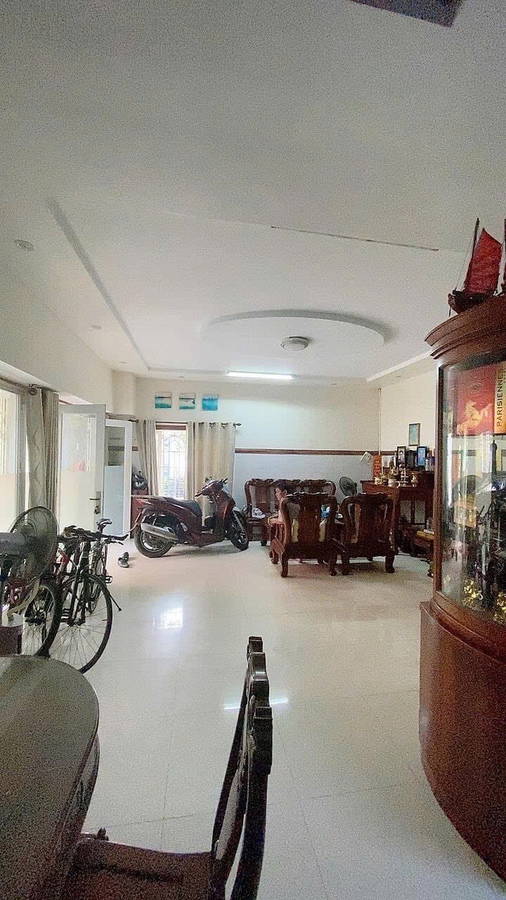 Căn nhà rộng rãi 70m², ngang 6m, hẻm xe hơi, gần đại học Công Thương, giá chỉ 7,7 tỷ