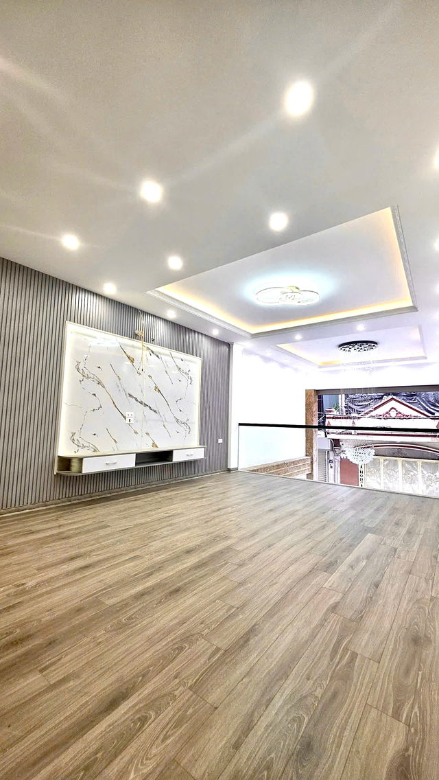 Bán nhà mới phân lô Tam Trinh - 8 tầng thang máy x 52m2 - gara ô tô - ngõ thông 5m - nở hậu