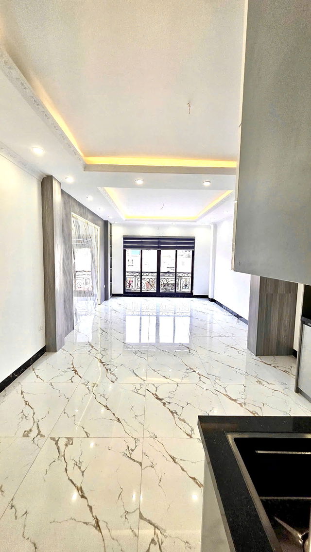 Bán nhà mới phân lô Tam Trinh - 8 tầng thang máy x 52m2 - gara ô tô - ngõ thông 5m - nở hậu