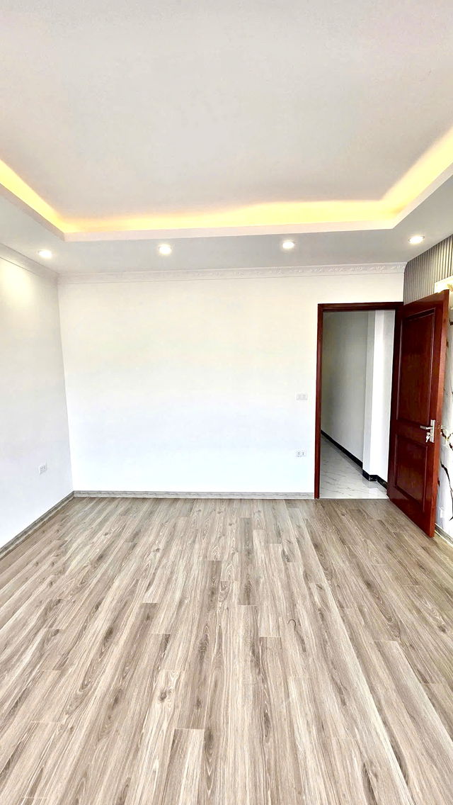 Bán nhà mới phân lô Tam Trinh - 8 tầng thang máy x 52m2 - gara ô tô - ngõ thông 5m - nở hậu