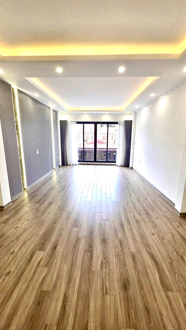 Bán nhà mới phân lô Tam Trinh - 8 tầng thang máy x 52m2 - gara ô tô - ngõ thông 5m - nở hậu