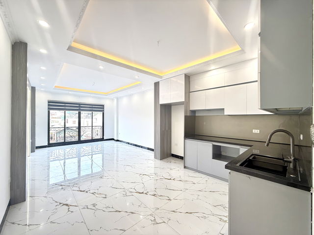 Bán nhà mới phân lô Tam Trinh - 8 tầng thang máy x 52m2 - gara ô tô - ngõ thông 5m - nở hậu