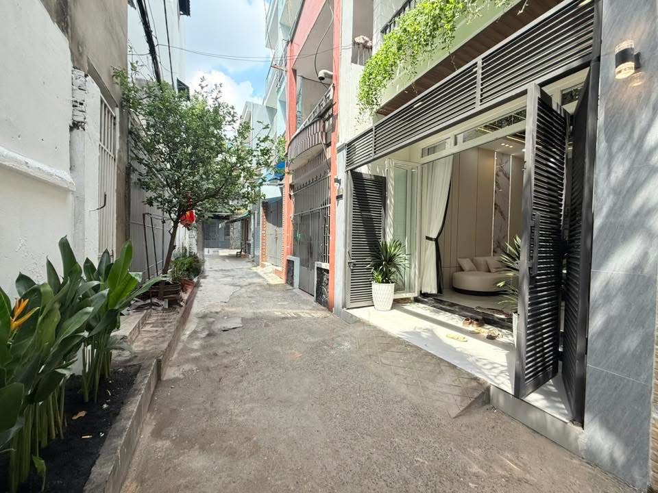 Bán nhà phố đẹp hẻm xe hơi đường Hoàng Hoa Thám, phường 05, quận Bình Thạnh, Hồ Chí Minh