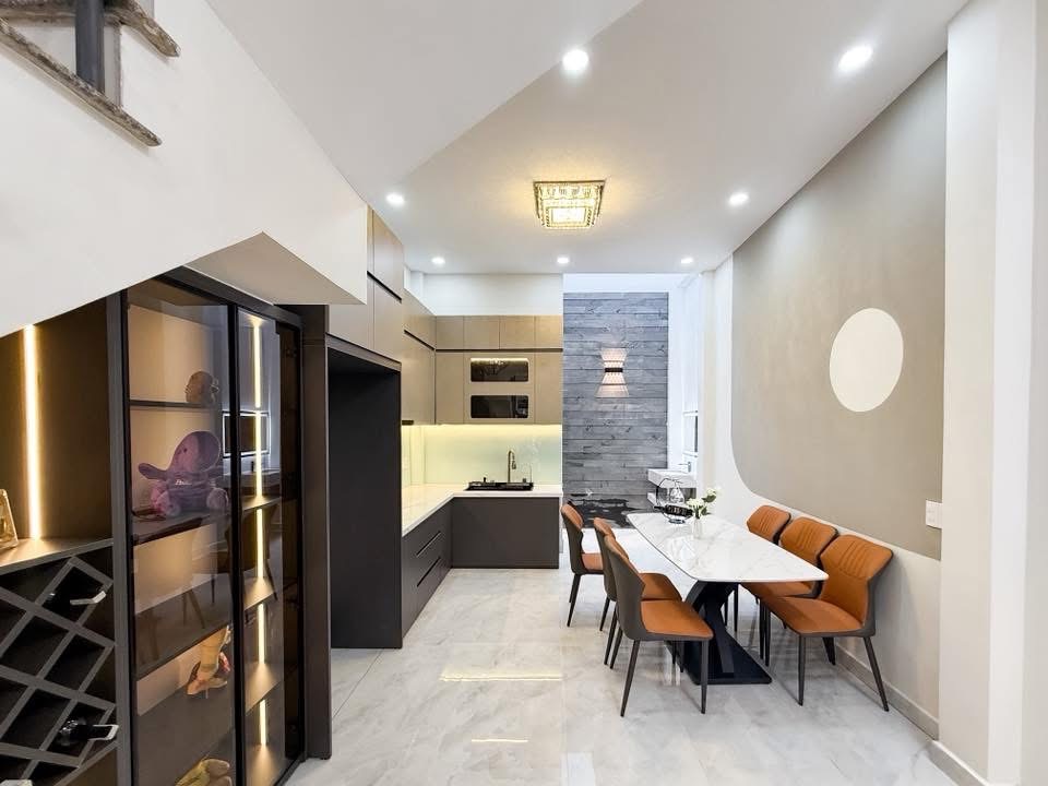 Bán nhà phố đẹp hẻm xe hơi đường Hoàng Hoa Thám, phường 05, quận Bình Thạnh, Hồ Chí Minh