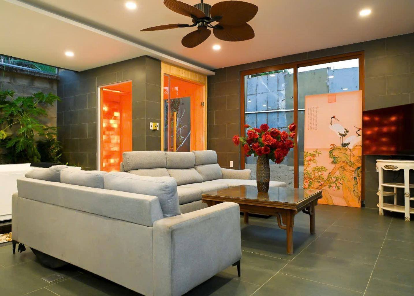 Villa nghỉ dưỡng sân vườn hồ bơi 705m2, ngang 18m, gần Metro Bình Thái