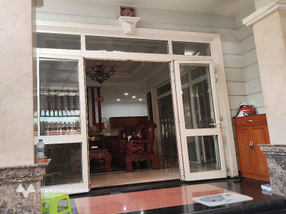 Bán nhà mặt tiền ngộp, xe hơi đỗ cửa đường số 38, Hiệp Bình Chánh, Thủ Đức, 151m2, 3 tầng, còn mới