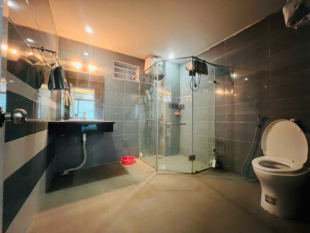 Bán nhà Hoàng Mai, tặng full nội thất, ô tô đỗ cổng, diện tích 50m2, giá chỉ 9 tỷ