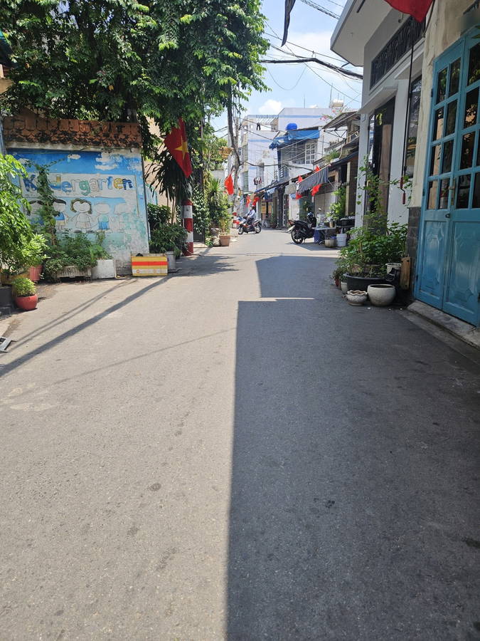 Nhà lô góc hẻm xe tải, diện tích 80m², ngang 4,5m, đẹp tuyệt, gần chợ Tân Trụ, chỉ 7,5 tỷ