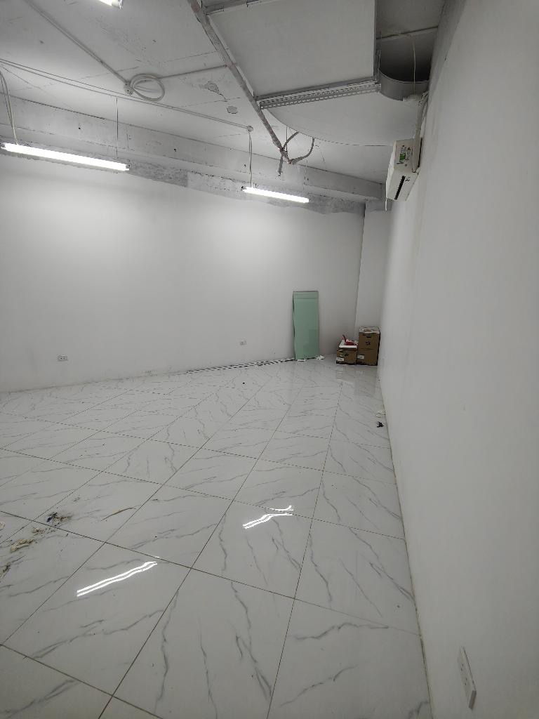 Bán căn hộ phố Trần Hữu Dực, 43m2, tầng 4, giá 2,6 tỷ, vị trí đẹp