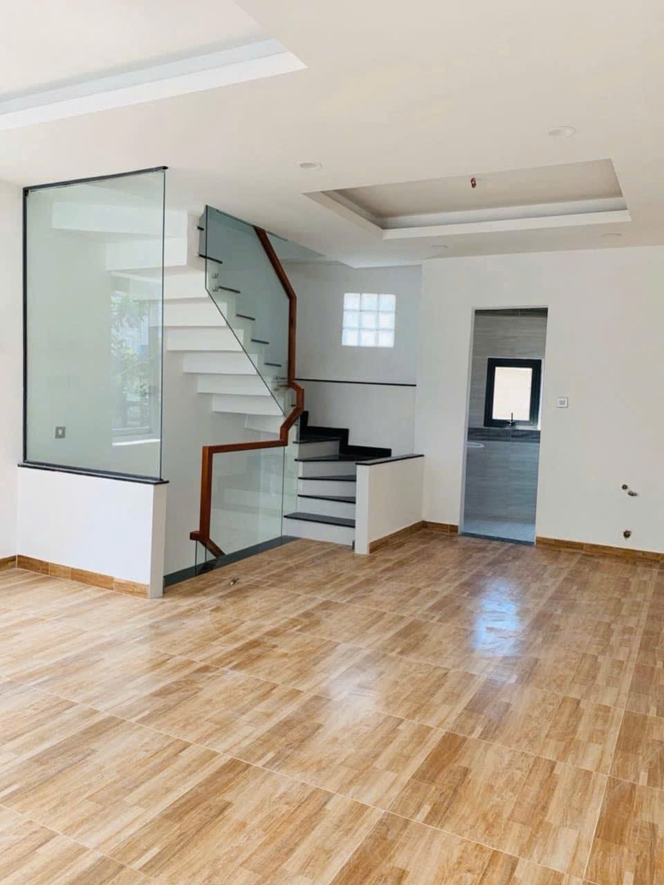 Bán nhà mặt tiền đường 32 Thạnh Mỹ Lợi, quận 2, giá 9 tỷ