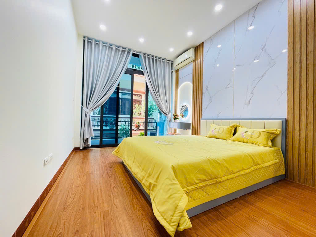 Bán nhà Kim Ngưu, ô tô đỗ cửa, vỉa hè, full nội thất ở luôn, diện tích 44m2, giá 11,2 tỷ