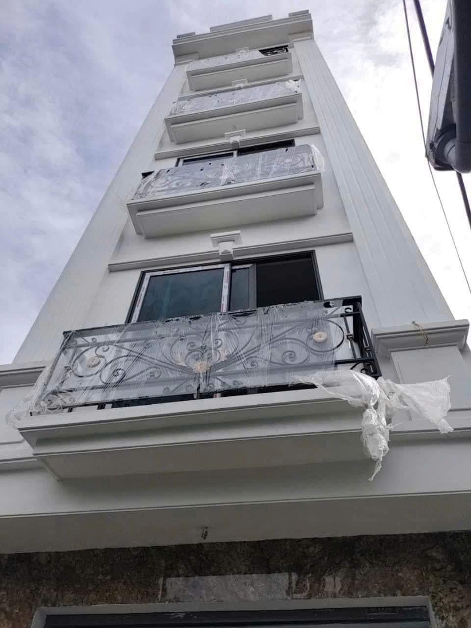 Chính chủ cần bán tòa nhà chung cư mini Thanh Trì 8 tầng, 18 phòng, 98m2 chỉ hơn 14 tỷ