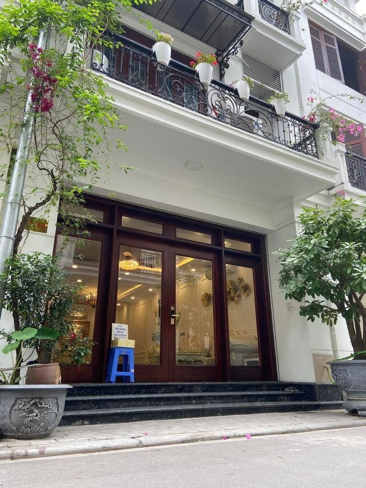 Bán nhà phố Hồng Tiến, gần cầu Chương Dương, 35m2, 4 tầng, lô góc, gần phố, cách oto 2m, giá 7.2 tỷ