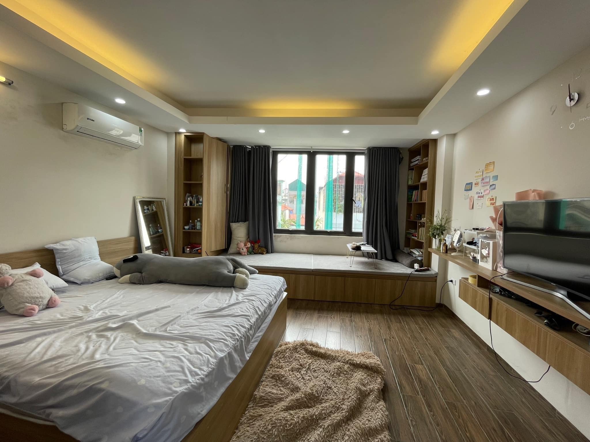 Bán nhà phố Hồng Tiến, gần cầu Chương Dương, 35m2, 4 tầng, lô góc, gần phố, cách oto 2m, giá 7.2 tỷ