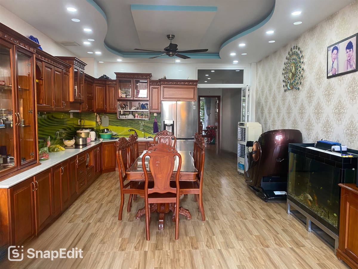 Bán nhà mặt tiền Tân Phú 100m², 4 tầng, 6 ngủ, giá 13.9 tỷ, kinh doanh vàng