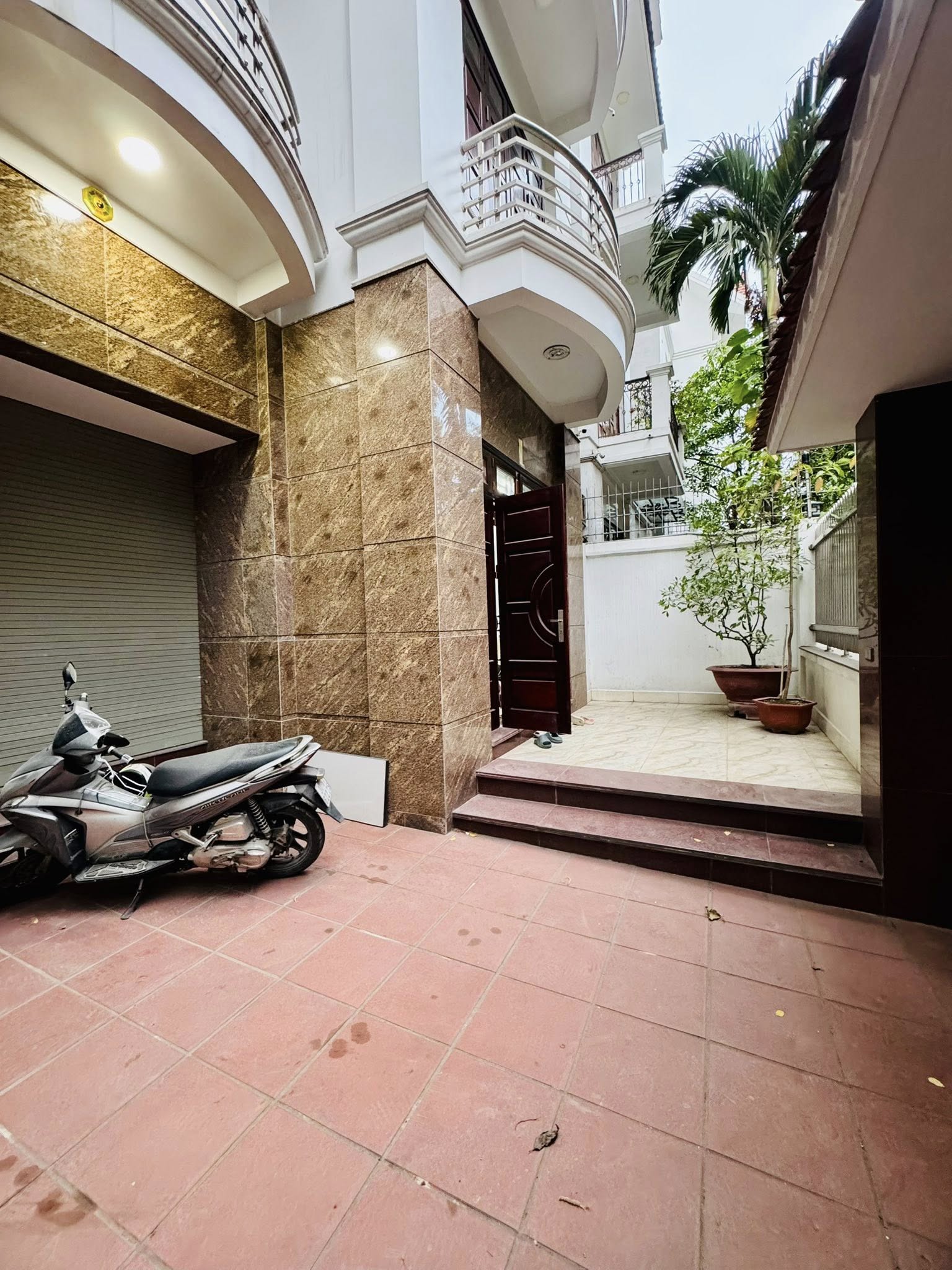 Bán biệt thự Trung Văn, 4 mặt thoáng, hoàn thiện đẹp, chỉ việc xách vali về ở