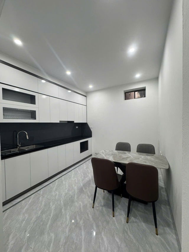 Bán nhà đẹp Kim Đồng 40m2, 4 tầng, ngõ đẹp, ô tô đỗ gần, sổ vuông, khu hiếm nhà bán