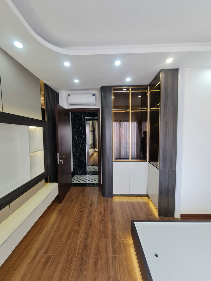 7 tầng thang máy – phố Trương Định – nhà mới ở luôn – giá chỉ 8,6 tỷ