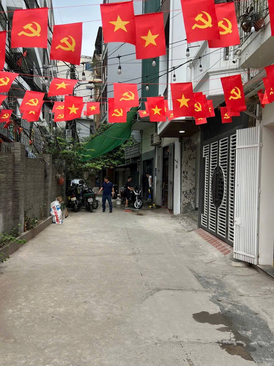 Bán nhà phố Nguyễn Văn Huyên, Cầu Giấy, 7 tầng thang máy xây mới tinh