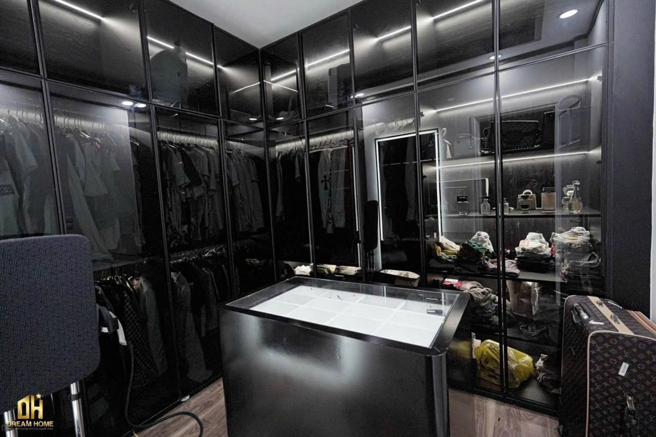 Bán nhà Tân Mai, view hồ, gara ô tô, 45m2 x 6 tầng, full nội thất ở luôn, giá 10 tỷ