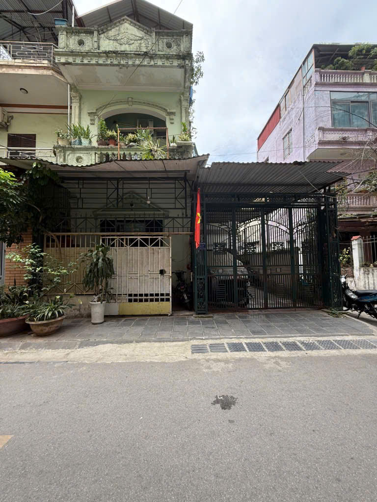 Bán nhà khu Đầm Trấu, ô tô tránh, vỉa hè, lô góc, kinh doanh, 120m2 x ngang 8,1m, gía 34 tỷ