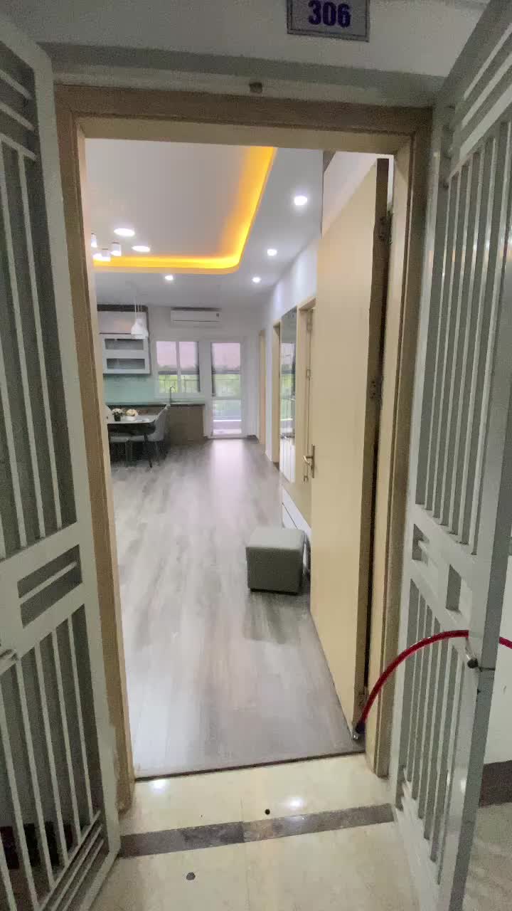 Cần bán căn chung cư góc 2 mặt thoáng, nhà mới làm lại nội thất tại khu đô thị Thanh Hà Cienco 5