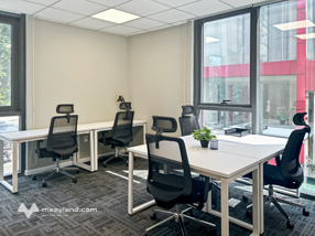 Không gian văn phòng được thiết kế chỉn chu đến từng chi tiết tại Regus L’Mak dành cho 5 người.