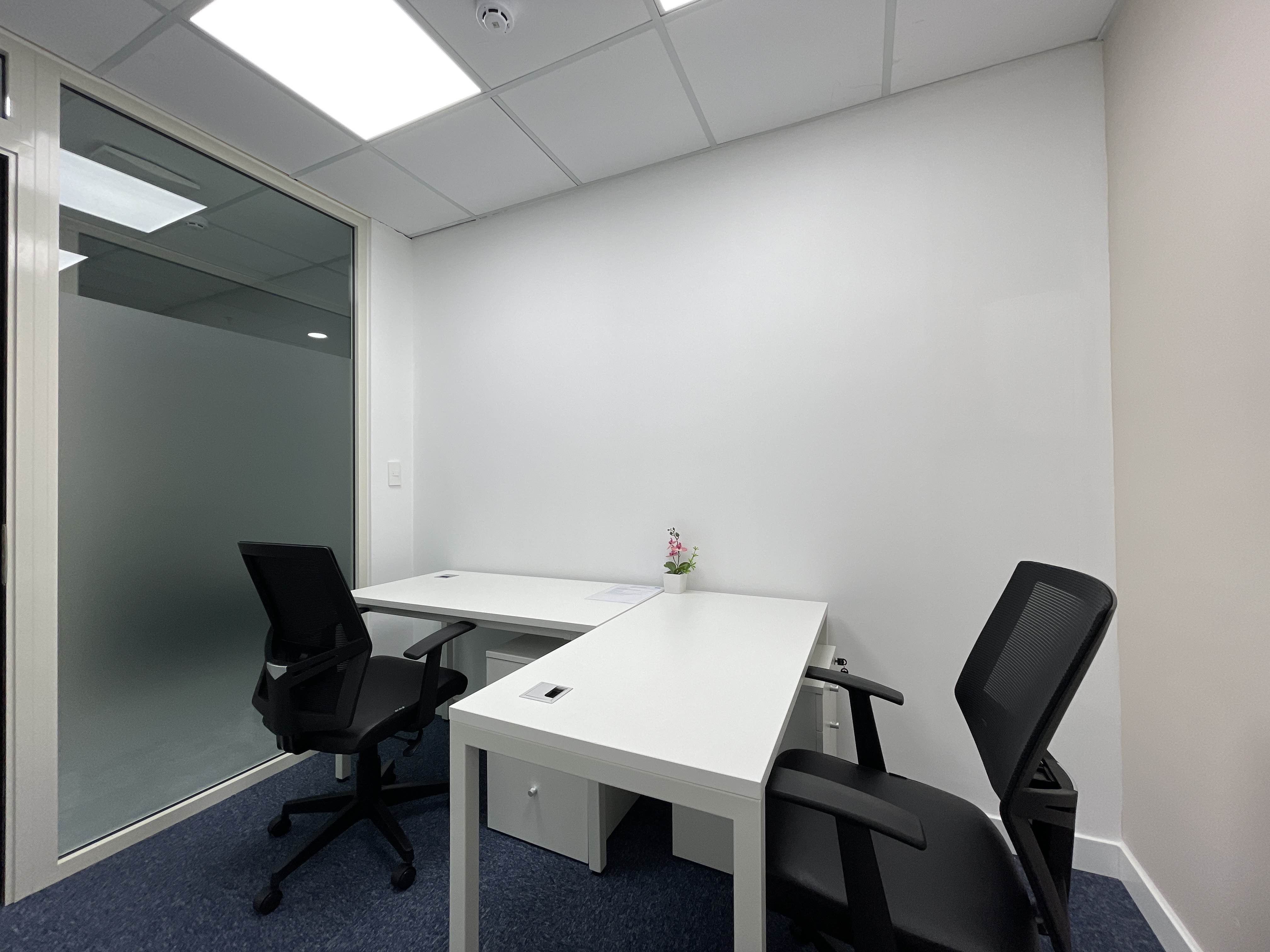 Không gian văn phòng được thiết kế chỉn chu đến từng chi tiết tại HQ Songha Building dành cho 3 người.