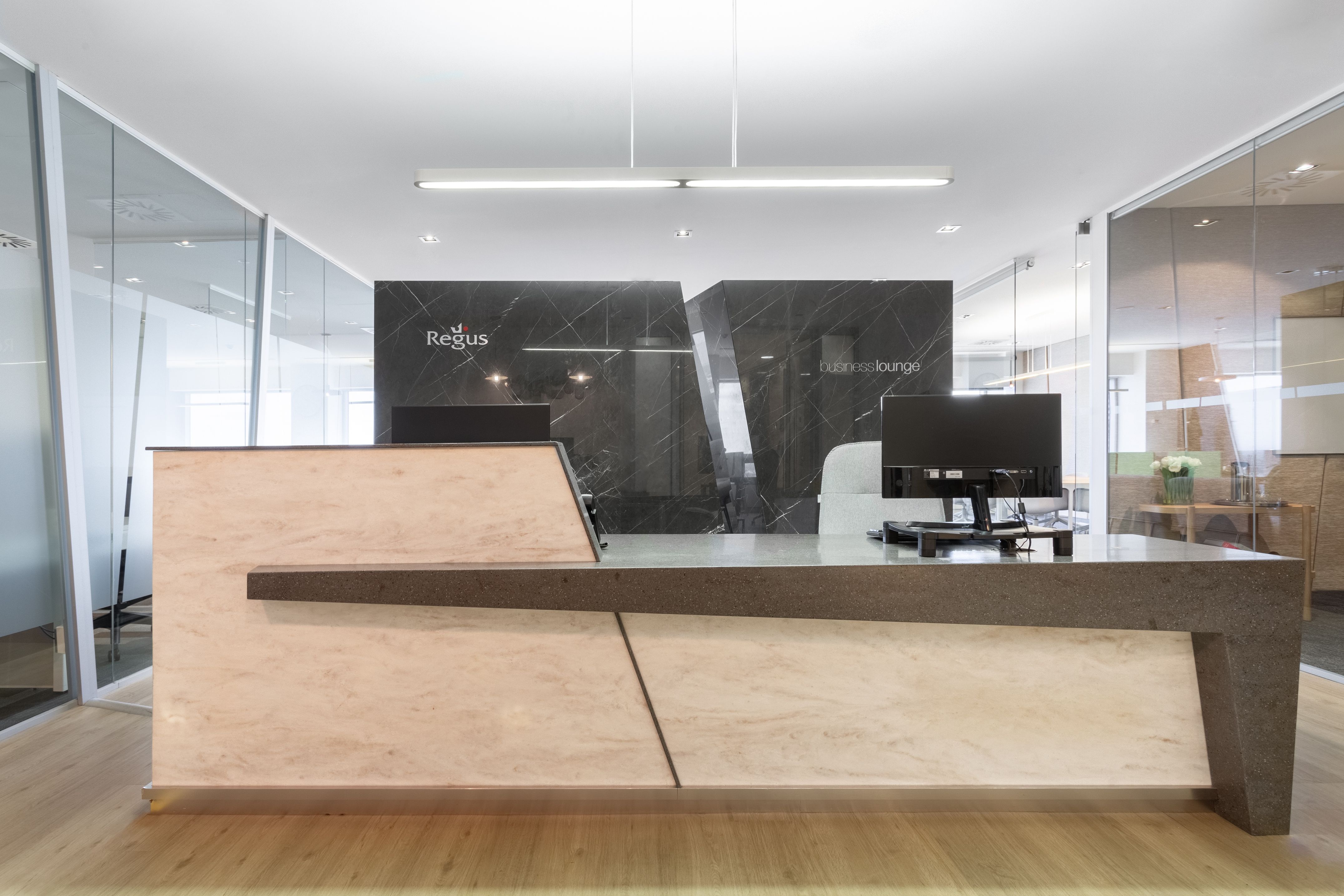 Văn phòng mở đầy đủ dịch vụ cho bạn và đội ngũ tại HQ 103 Âu Cơ