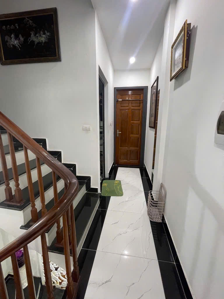 Bán nhà Kim Ngưu, tặng full nội thất, gần phố, sân cổng, 45m2 x 5 tầng, giá 8,7 tỷ