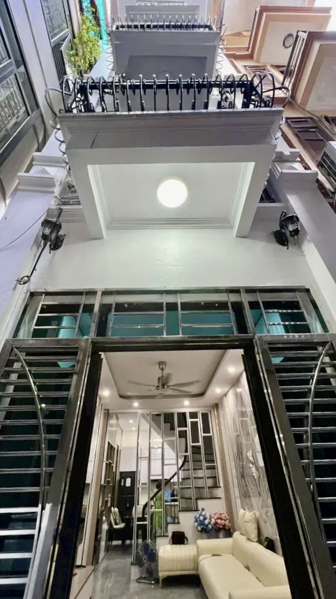 Siêu phẩm Minh Khai, gần phố, ngõ nông, lô góc, 42m2, 5 ngủ, full đồ ở luôn, giá đẹp hơn nhà