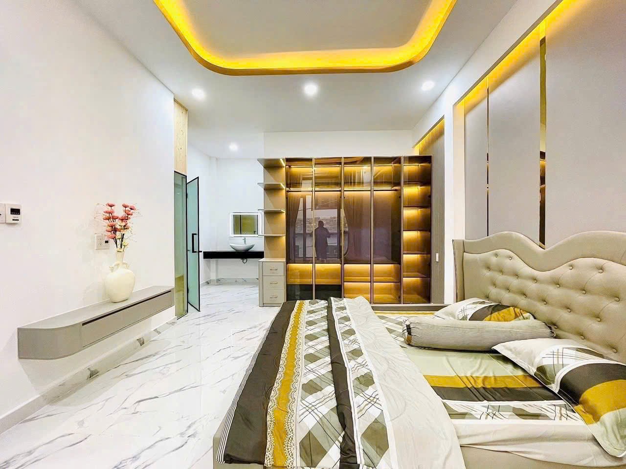 Bán nhà phố đẹp đường Lê Văn Sỹ, phường 12, quận 3, Hồ Chí Minh