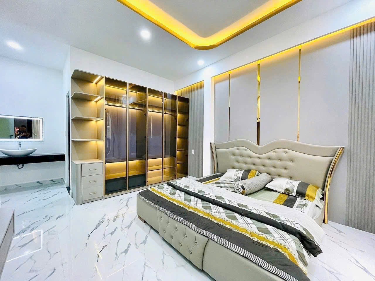 Bán nhà phố đẹp đường Lê Văn Sỹ, phường 12, quận 3, Hồ Chí Minh