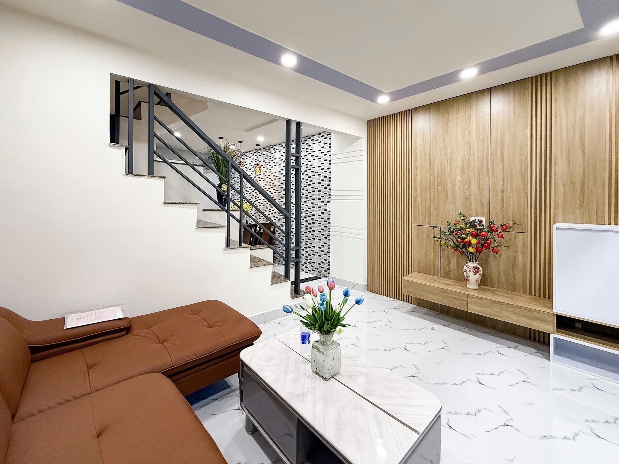 Bán nhà diện tích 4,5m x 9,78m, ngay Nguyễn Kiệm, phường 3, Gò Vấp, giá 4,75 tỷ