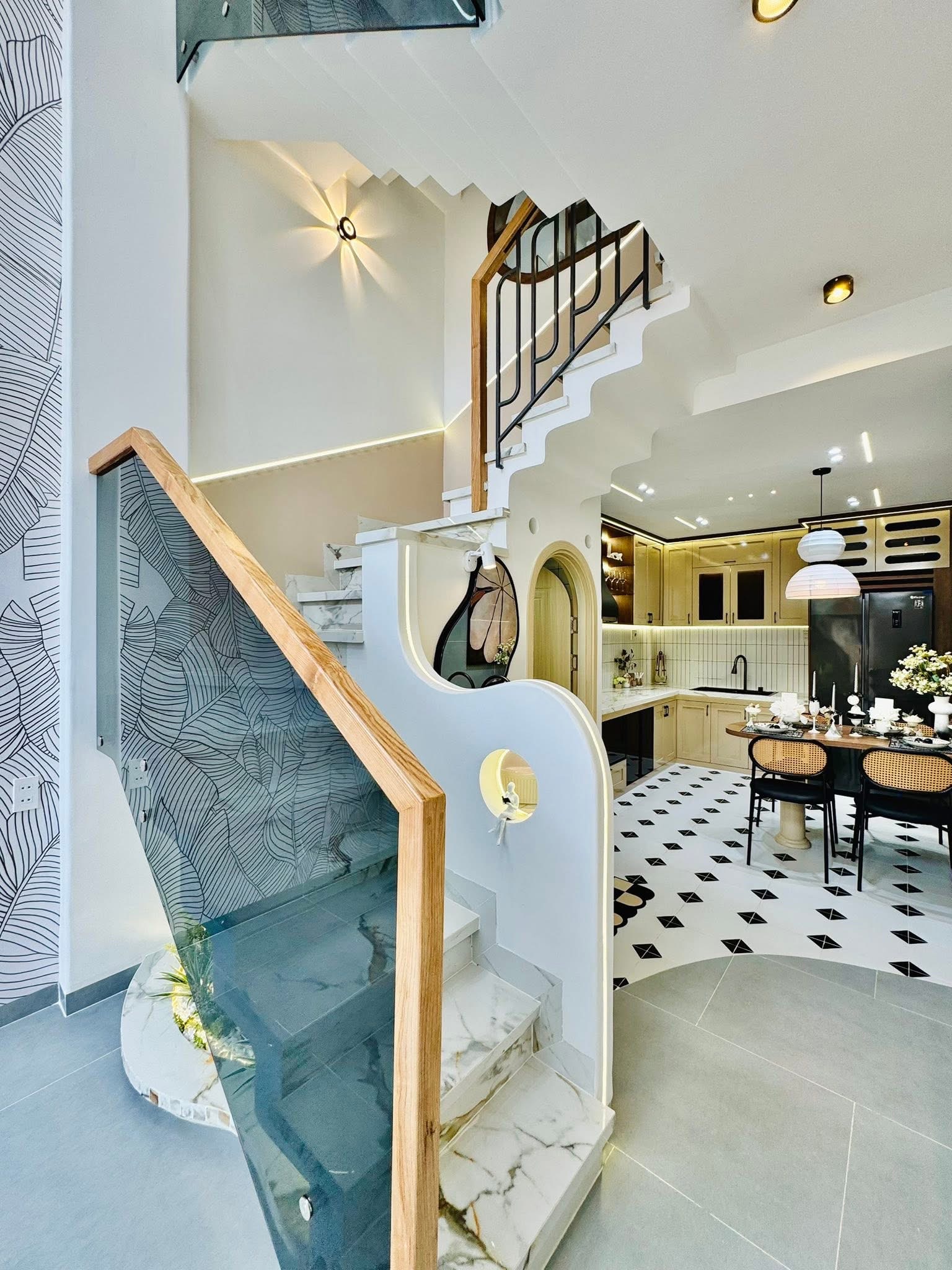 Bán nhà phố đẹp đường Tô Ngọc Vân, phường 15, quận Gò Vấp, Hồ Chí Minh