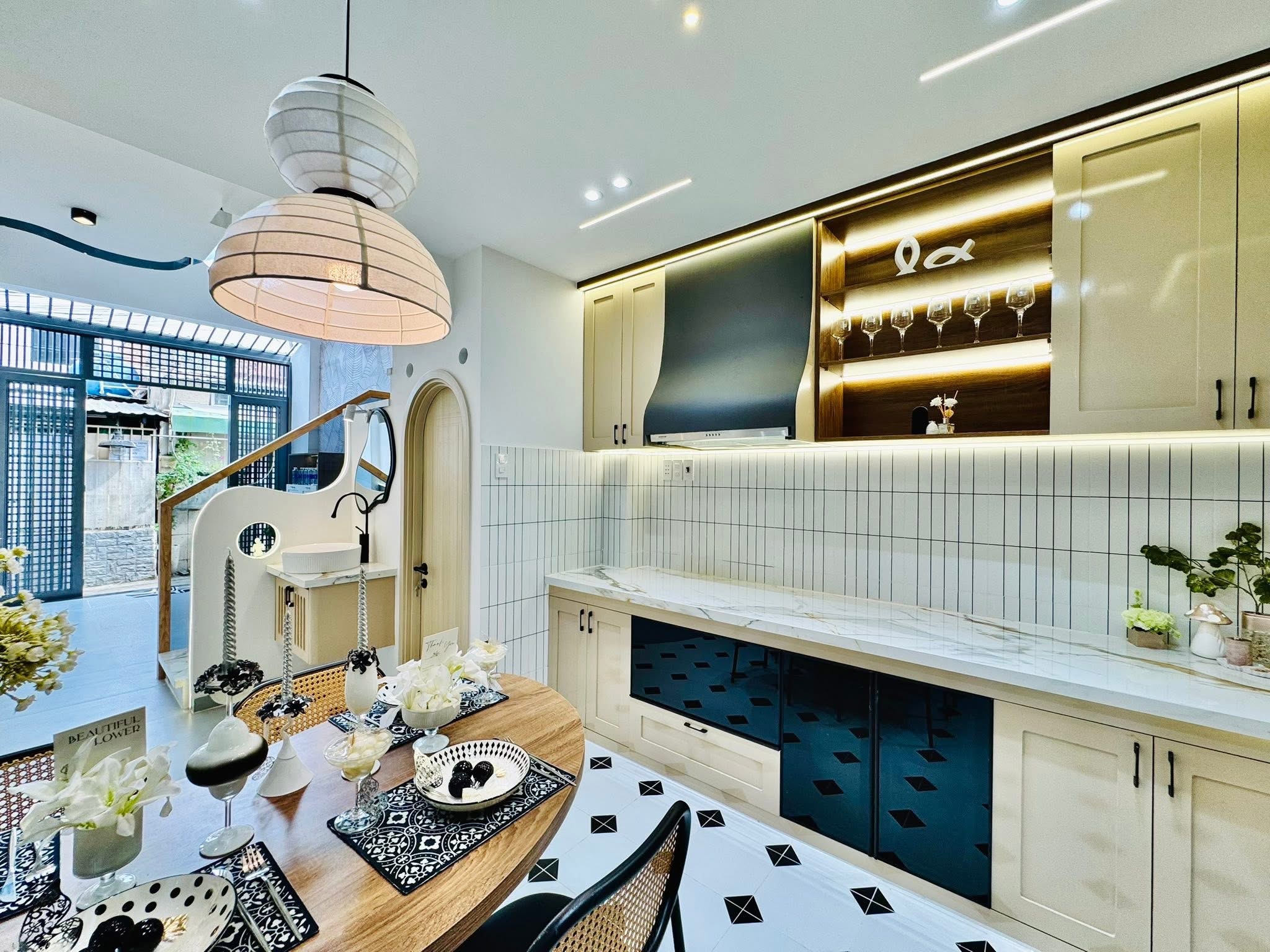 Bán nhà phố đẹp đường Tô Ngọc Vân, phường 15, quận Gò Vấp, Hồ Chí Minh