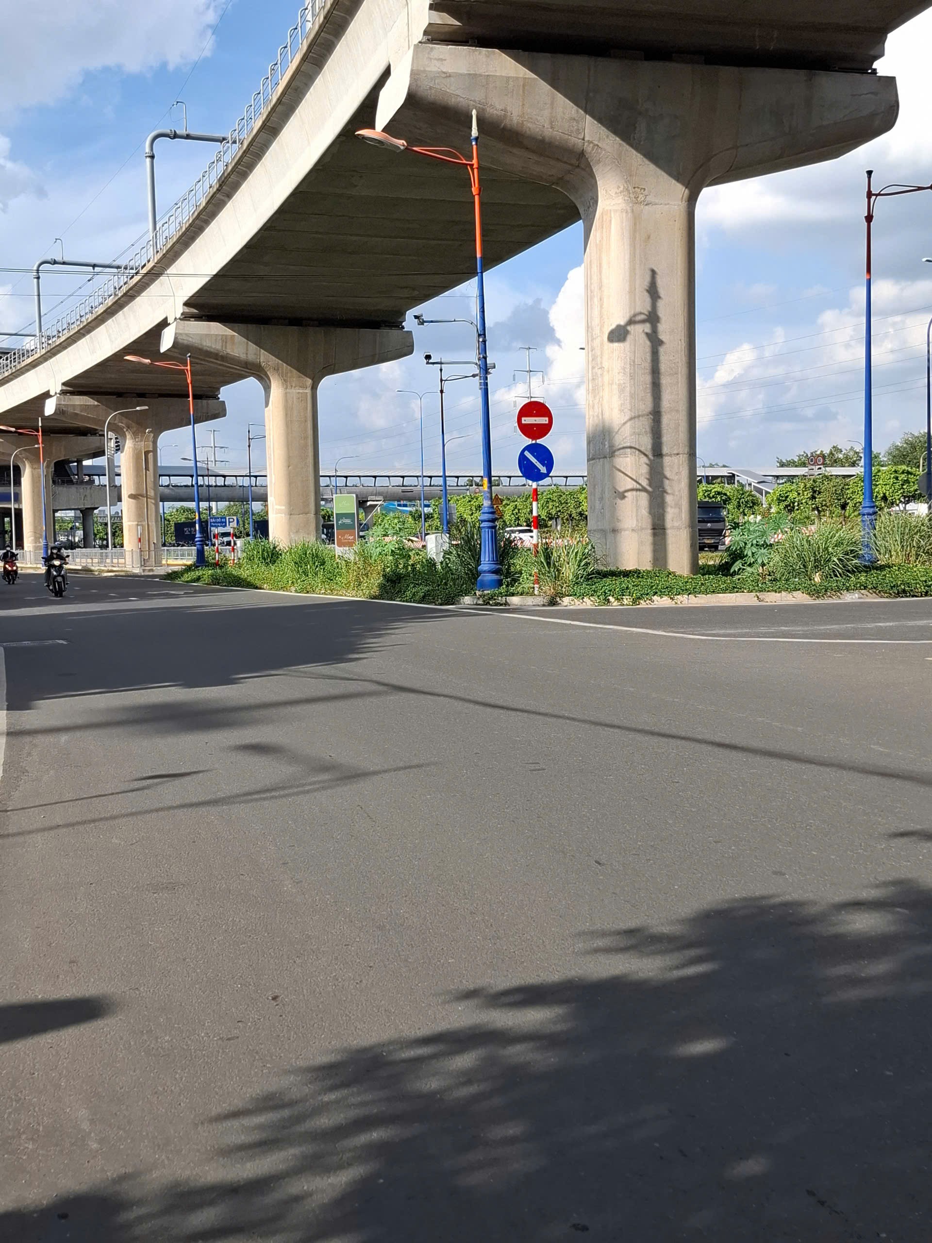 Cho thuê đất mặt tiền Song Hành, An Phú, quận 2, giá 180 triệu